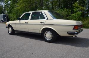 Mercedes-Benz 240 D 1983 года  (EU)